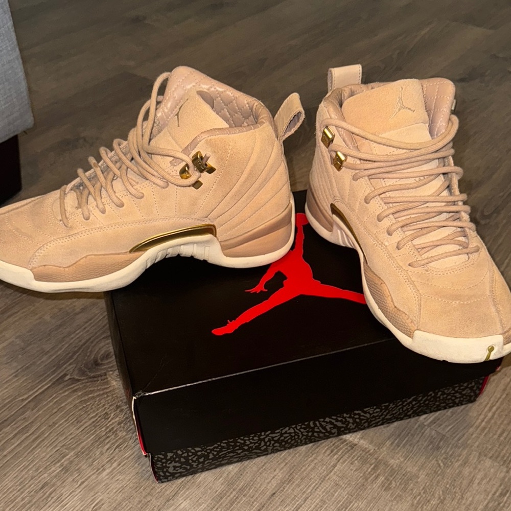 Air Jordan 12 Retro Women’s Sneakers